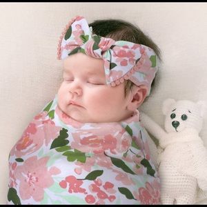 New baby essentials swaddle set